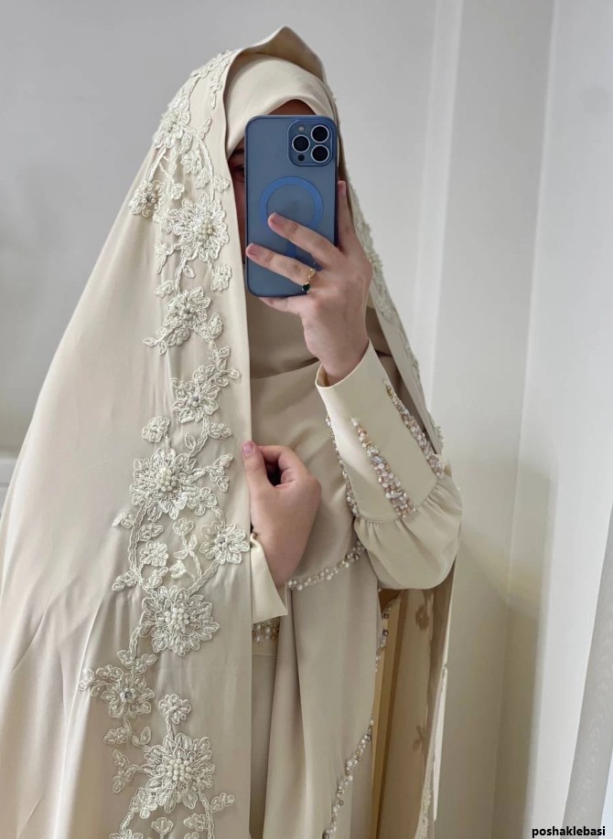 مدل لباس عقد کرمی رنگ
